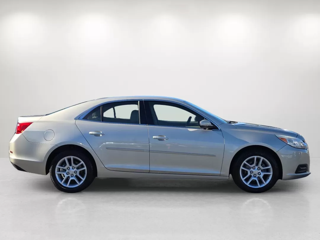 2016 /Cocoa/Light Neutral Chevrolet Malibu Limited LT (1G11C5SA8GF) with an Other engine, located at 1430 Gateway Drive, Opelika, AL, 36801, (334) 239-0944, 32.637871, -85.409790 - Discover the perfect blend of style, comfort, and reliability with our 2016 Chevrolet Malibu Limited, available now at Gils Auto your trusted Buy Here Pay Here dealership located at 5115 14th Ave., Columbus, GA 31904. Nestled in the heart of Columbus, this sedan is not just a mode of transportation - Photo#4