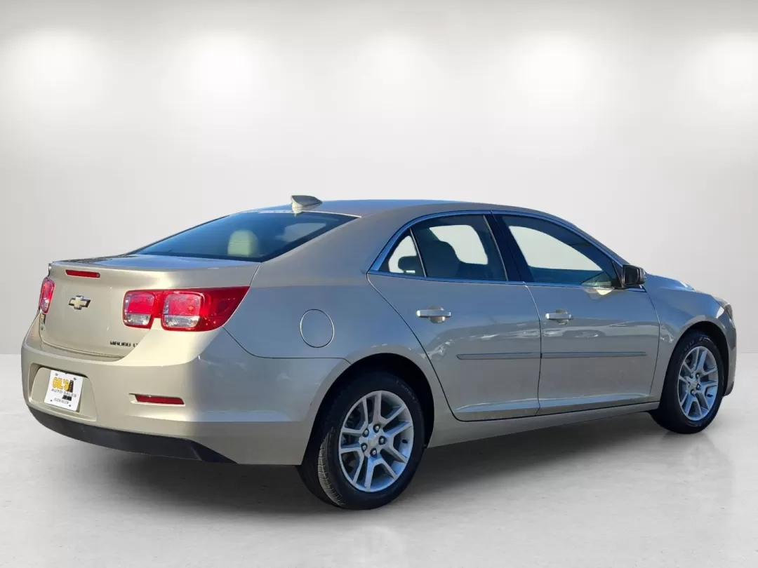 2016 /Cocoa/Light Neutral Chevrolet Malibu Limited LT (1G11C5SA8GF) with an Other engine, located at 1430 Gateway Drive, Opelika, AL, 36801, (334) 239-0944, 32.637871, -85.409790 - Discover the perfect blend of style, comfort, and reliability with our 2016 Chevrolet Malibu Limited, available now at Gils Auto your trusted Buy Here Pay Here dealership located at 5115 14th Ave., Columbus, GA 31904. Nestled in the heart of Columbus, this sedan is not just a mode of transportation - Photo#5