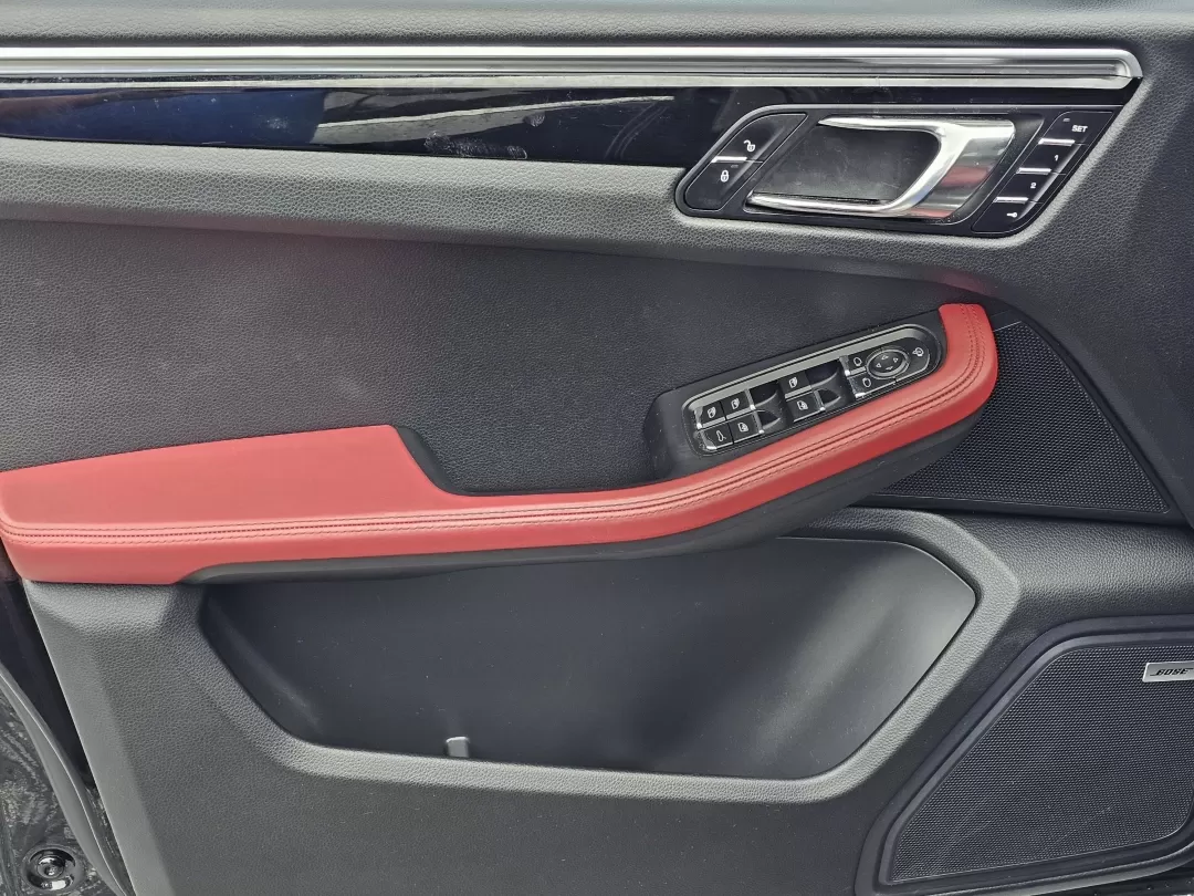 2016 Porsche Macan S (WP1AB2A58GL) with an Other engine, located at 1430 Gateway Drive, Opelika, AL, 36801, (334) 239-0944, 32.637871, -85.409790 - 2016 Porsche Macan S - Photo#8