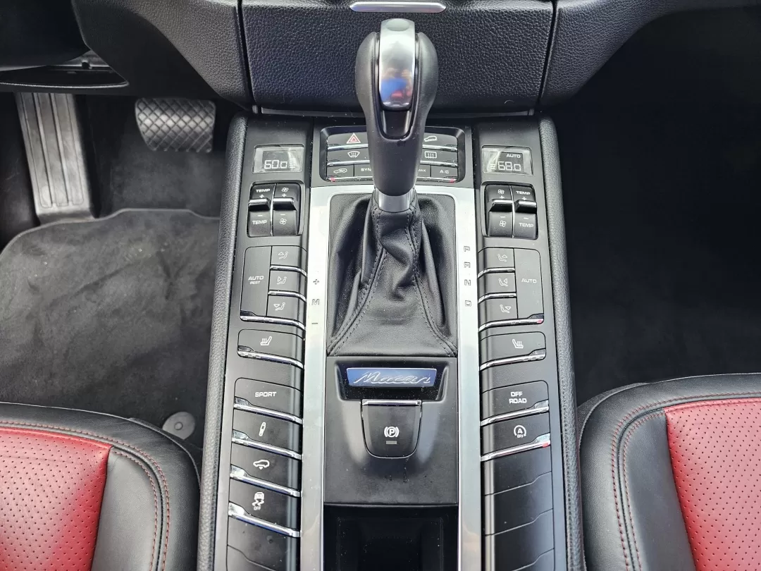 2016 Porsche Macan S (WP1AB2A58GL) with an Other engine, located at 1430 Gateway Drive, Opelika, AL, 36801, (334) 239-0944, 32.637871, -85.409790 - 2016 Porsche Macan S - Photo#12