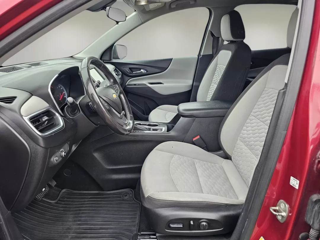 2018 /Medium Ash Gray Chevrolet Equinox LT (2GNAXJEV6J6) with an Other engine, located at 1430 Gateway Drive, Opelika, AL, 36801, (334) 239-0944, 32.637871, -85.409790 - 2018 Chevrolet Equinox LT - Photo#9