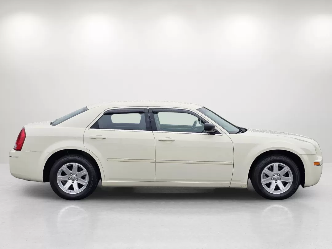 2007 Chrysler 300 Touring (2C3KA53G47H) with an Other engine, located at 1430 Gateway Drive, Opelika, AL, 36801, (334) 239-0944, 32.637871, -85.409790 - **Experience Comfort and Style with the 2007 Chrysler 300 at Gils Auto!** <br /> <br /> Are you in search of a reliable vehicle that provides both comfort and style for your daily commutes or weekend getaways? Look no further than the stunning 2007 Chrysler 300 available now at Gils Auto in Phenix - Photo#3