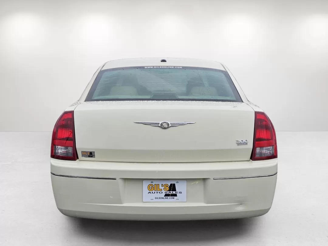 2007 Chrysler 300 Touring (2C3KA53G47H) with an Other engine, located at 1430 Gateway Drive, Opelika, AL, 36801, (334) 239-0944, 32.637871, -85.409790 - **Experience Comfort and Style with the 2007 Chrysler 300 at Gils Auto!** <br /> <br /> Are you in search of a reliable vehicle that provides both comfort and style for your daily commutes or weekend getaways? Look no further than the stunning 2007 Chrysler 300 available now at Gils Auto in Phenix - Photo#5