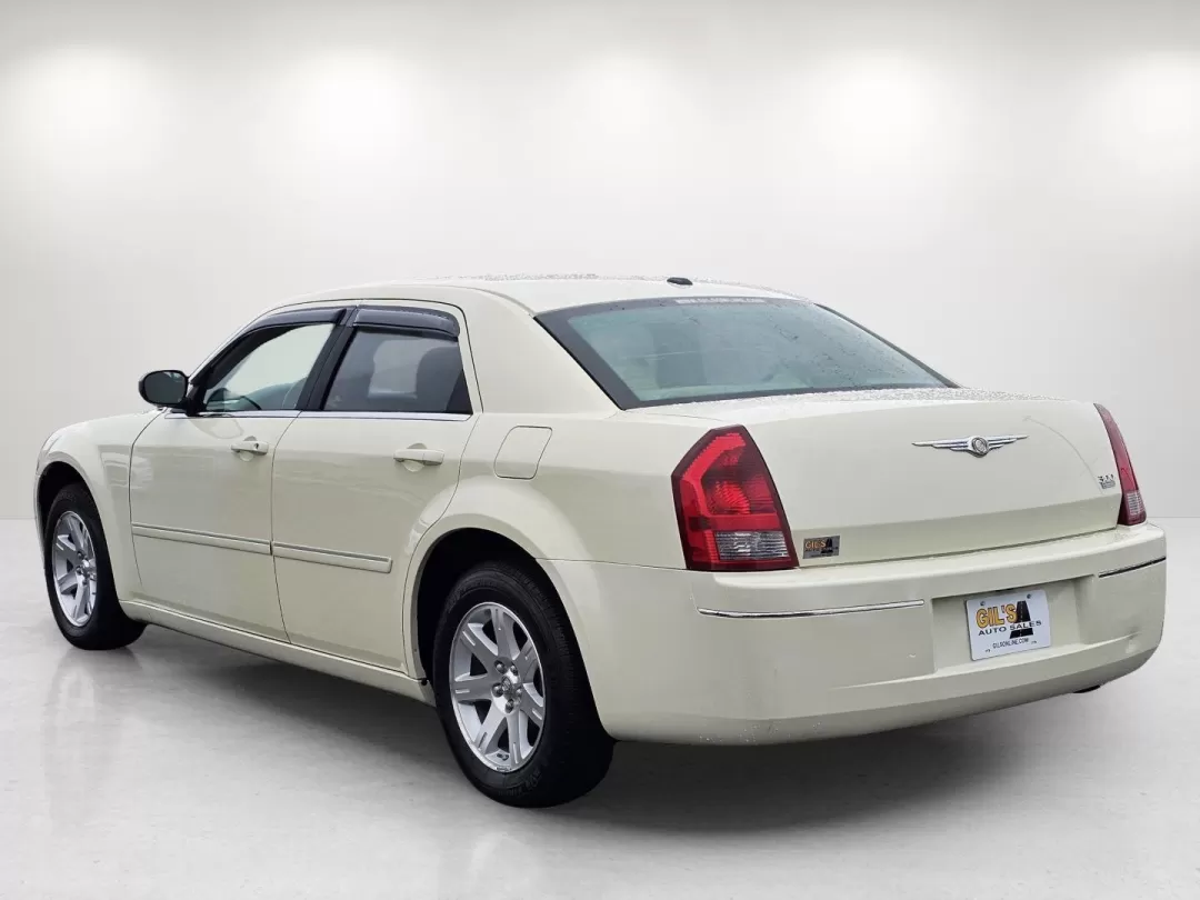 2007 Chrysler 300 Touring (2C3KA53G47H) with an Other engine, located at 1430 Gateway Drive, Opelika, AL, 36801, (334) 239-0944, 32.637871, -85.409790 - **Experience Comfort and Style with the 2007 Chrysler 300 at Gils Auto!** <br /> <br /> Are you in search of a reliable vehicle that provides both comfort and style for your daily commutes or weekend getaways? Look no further than the stunning 2007 Chrysler 300 available now at Gils Auto in Phenix - Photo#6