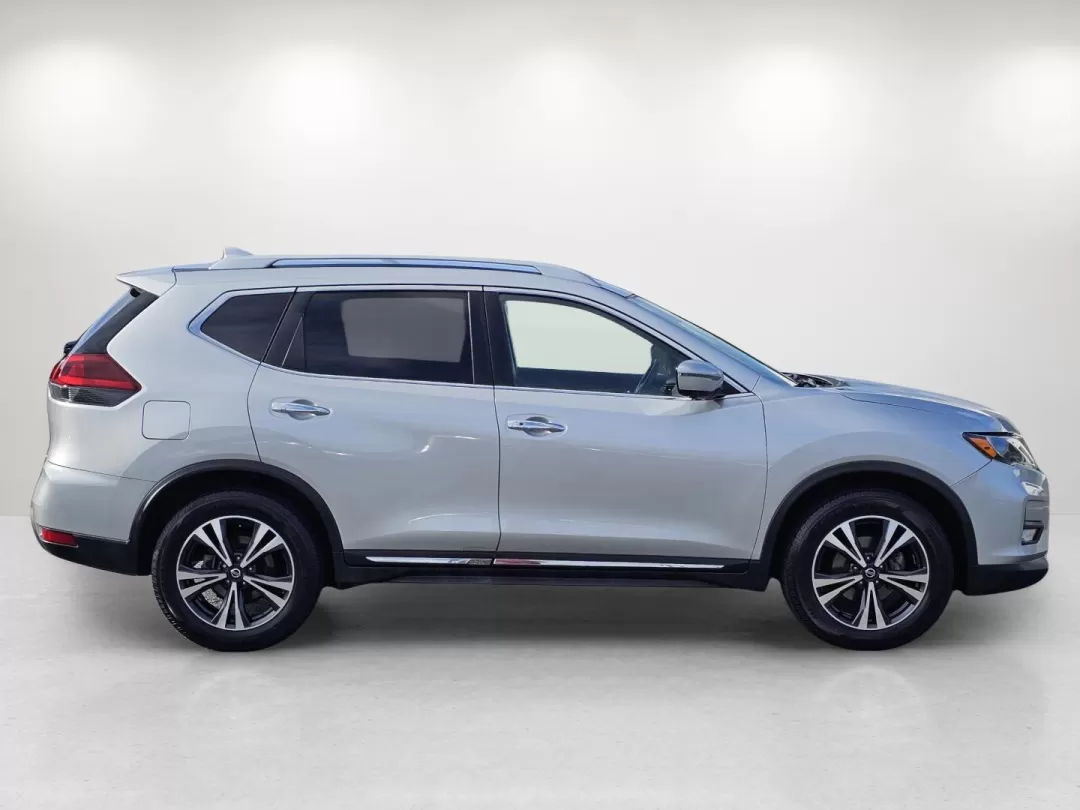 2018 /Charcoal Nissan Rogue SL (JN8AT2MTXJW) with an Other engine, located at 3959 U.S. 80 W, Phenix City, AL, 36870, (334) 297-4885, 32.469296, -85.135185 - Elevate your daily driving experience with the stunning 2018 Nissan Rogue SL, a versatile SUV designed for those who prioritize both style and functionality. Whether you're a growing family seeking ample space, a commuter craving comfort during long drives, or an adventurer looking for reliability o - Photo#4