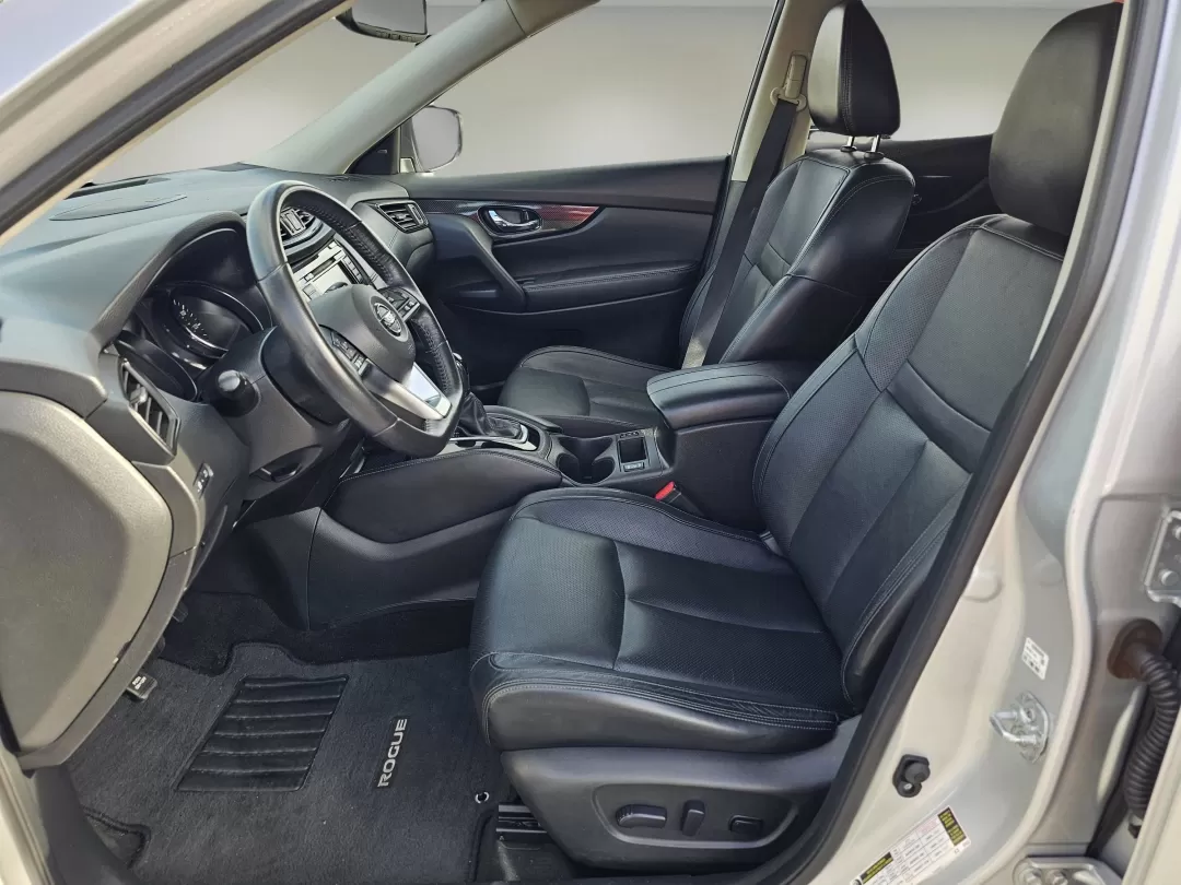 2018 /Charcoal Nissan Rogue SL (JN8AT2MTXJW) with an Other engine, located at 3959 U.S. 80 W, Phenix City, AL, 36870, (334) 297-4885, 32.469296, -85.135185 - Elevate your daily driving experience with the stunning 2018 Nissan Rogue SL, a versatile SUV designed for those who prioritize both style and functionality. Whether you're a growing family seeking ample space, a commuter craving comfort during long drives, or an adventurer looking for reliability o - Photo#10