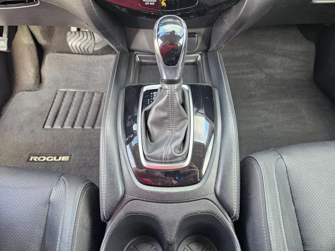 2018 /Charcoal Nissan Rogue SL (JN8AT2MTXJW) with an Other engine, located at 3959 U.S. 80 W, Phenix City, AL, 36870, (334) 297-4885, 32.469296, -85.135185 - Elevate your daily driving experience with the stunning 2018 Nissan Rogue SL, a versatile SUV designed for those who prioritize both style and functionality. Whether you're a growing family seeking ample space, a commuter craving comfort during long drives, or an adventurer looking for reliability o - Photo#13