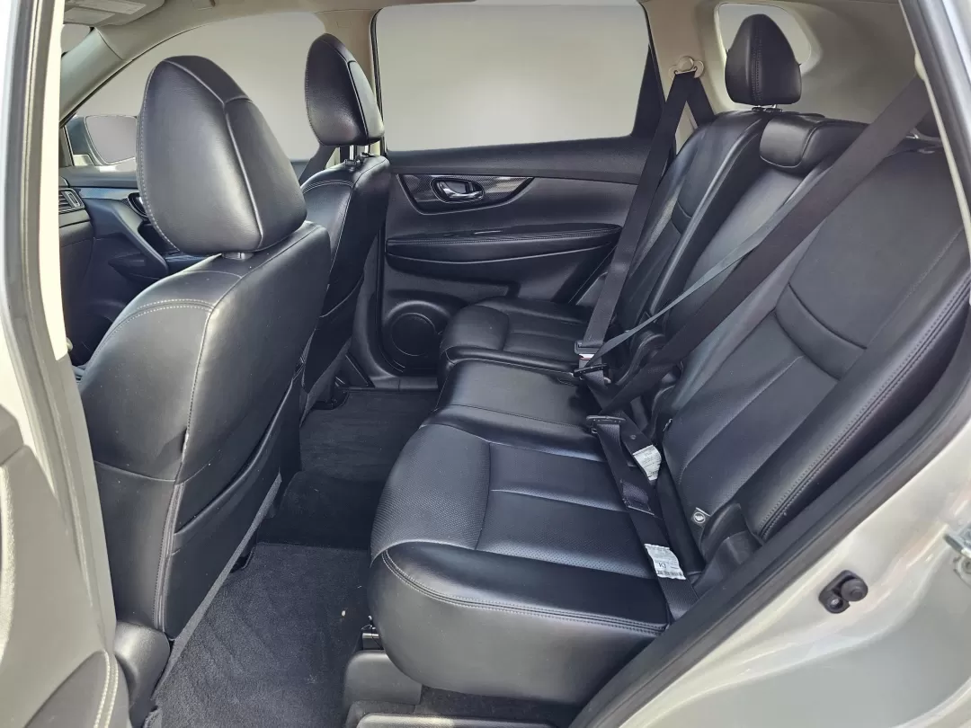 2018 /Charcoal Nissan Rogue SL (JN8AT2MTXJW) with an Other engine, located at 3959 U.S. 80 W, Phenix City, AL, 36870, (334) 297-4885, 32.469296, -85.135185 - Elevate your daily driving experience with the stunning 2018 Nissan Rogue SL, a versatile SUV designed for those who prioritize both style and functionality. Whether you're a growing family seeking ample space, a commuter craving comfort during long drives, or an adventurer looking for reliability o - Photo#15