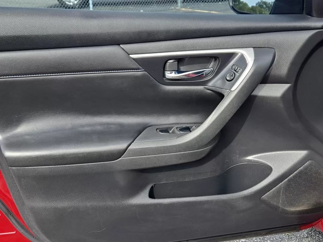 2018 /Sport Interior Nissan Altima 2.5 SR (1N4AL3AP9JC) with an Other engine, located at 3959 U.S. 80 W, Phenix City, AL, 36870, (334) 297-4885, 32.469296, -85.135185 - Discover the perfect blend of style, comfort, and reliability with this 2018 Nissan Altima 2.5 SR, available now at Gils Auto in Phenix City, AL! If you're searching for a dependable sedan that enhances your daily drive or weekend getaways, look no further. This Altima is not just a car; it's a life - Photo#9