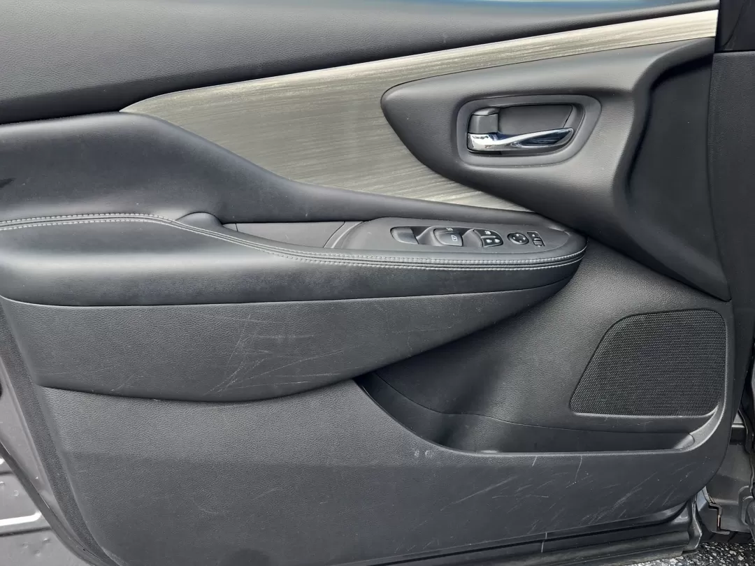 2017 /Graphite Nissan Murano SV (5N1AZ2MGXHN) with an Other engine, located at 3959 U.S. 80 W, Phenix City, AL, 36870, (334) 297-4885, 32.469296, -85.135185 - **Discover Adventure with the 2017 Nissan Murano SV at Gils Auto Perfect for Every Lifestyle!**<br /> <br /> Are you searching for a versatile SUV that caters to both your daily commuting needs and weekend adventures? Look no further than the stunning 2017 Nissan Murano SV available at Gils Auto in - Photo#9