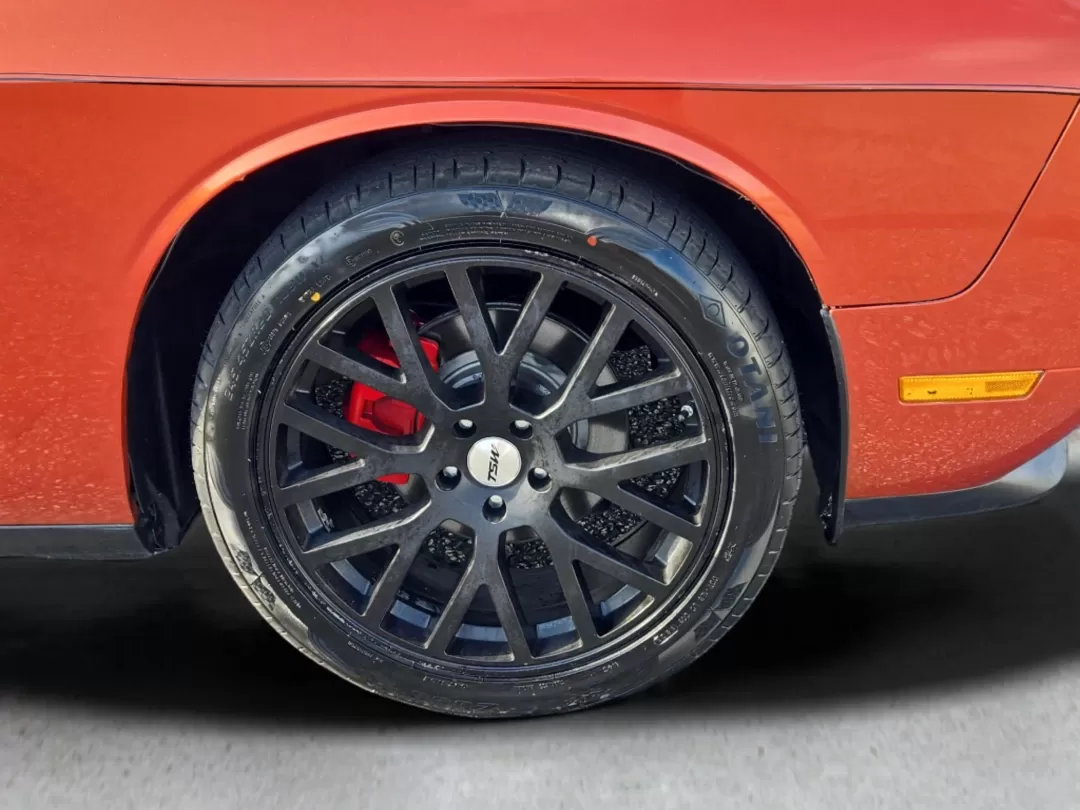 2011 Dodge Challenger photo 3