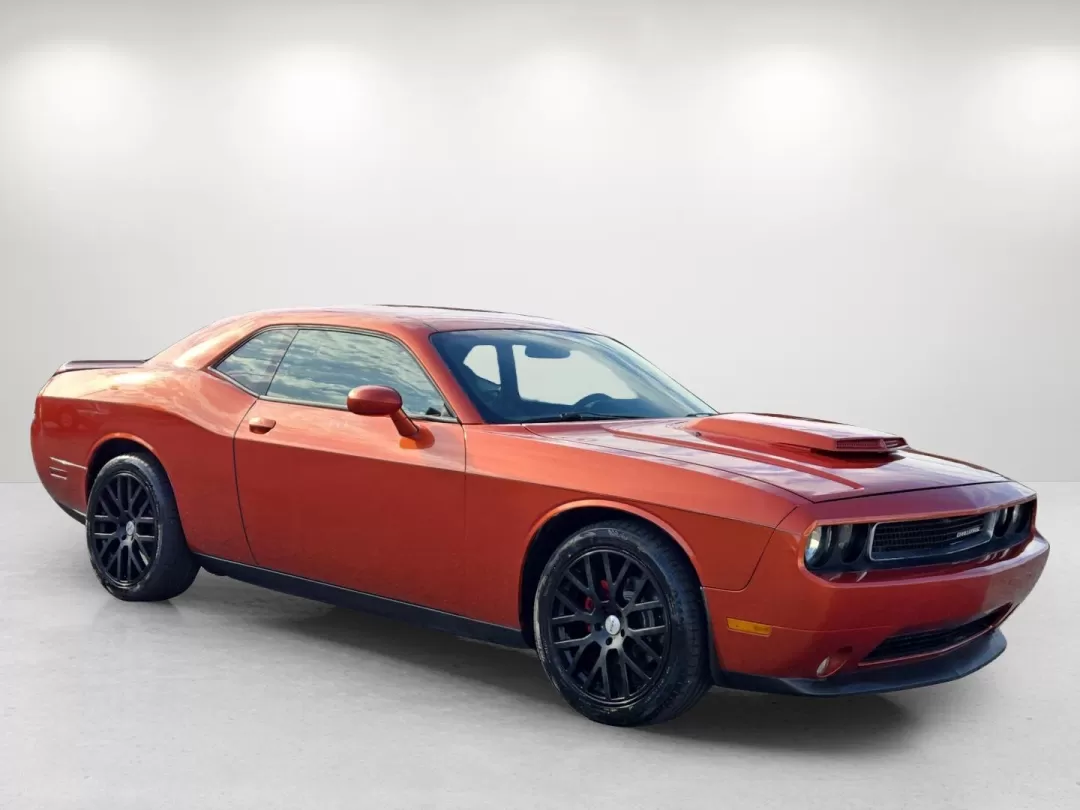 2011 Dodge Challenger photo 4