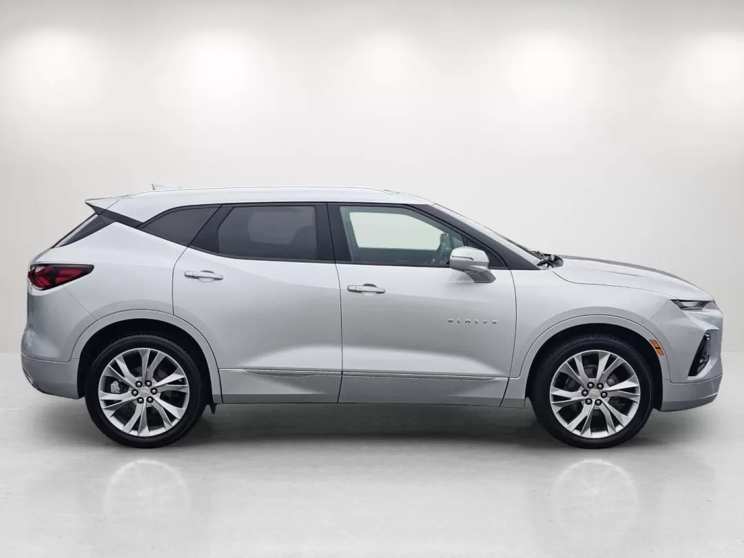 2019 /Jet Black Chevrolet Blazer Premier (3GNKBFRSXKS) with an Other engine, located at 1430 Gateway Drive, Opelika, AL, 36801, (334) 239-0944, 32.637871, -85.409790 - Discover the perfect blend of style, comfort, and advanced technology with the stunning 2019 Chevrolet Blazer Premier, now available at Gils Auto in Phenix City, AL. If you're searching for a vehicle that can elevate your lifestyle, whether for daily commutes, family outings, or weekend adventures, - Photo#3