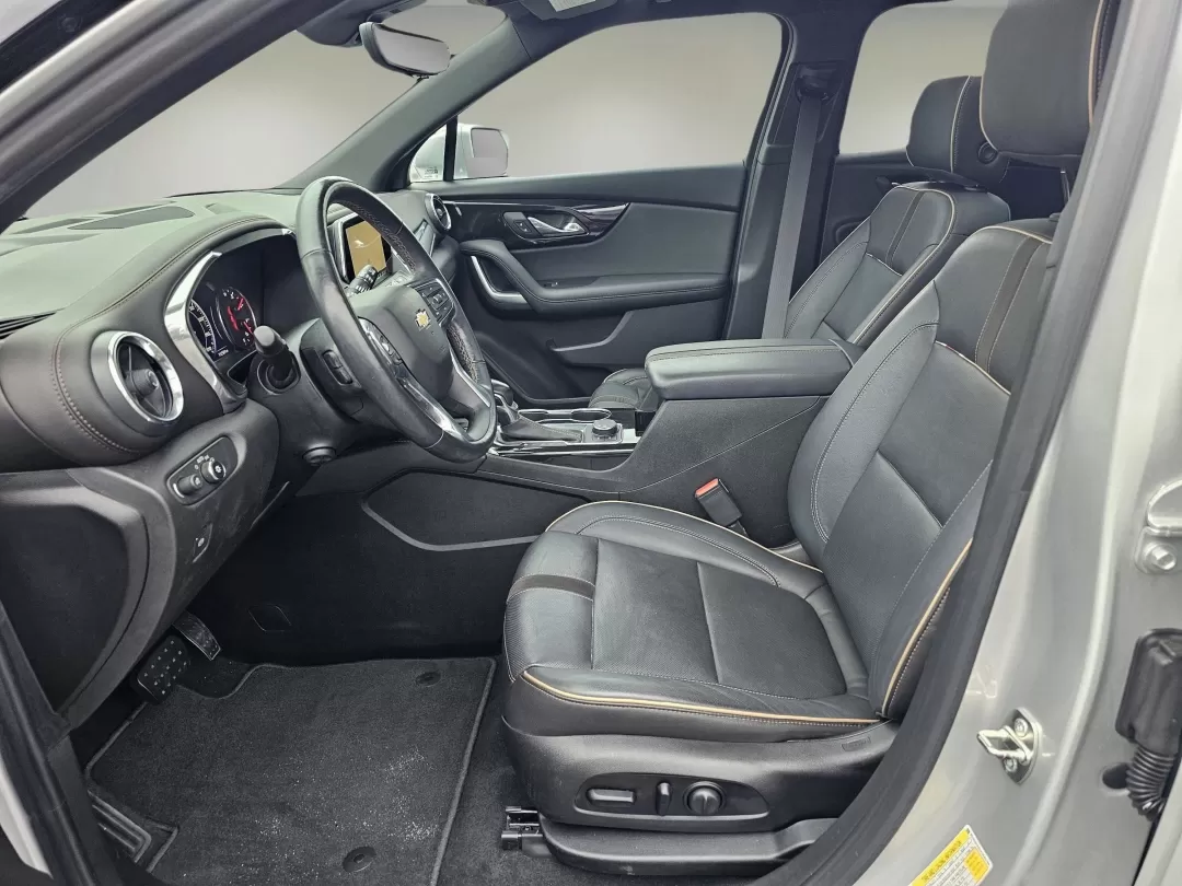 2019 /Jet Black Chevrolet Blazer Premier (3GNKBFRSXKS) with an Other engine, located at 1430 Gateway Drive, Opelika, AL, 36801, (334) 239-0944, 32.637871, -85.409790 - Discover the perfect blend of style, comfort, and advanced technology with the stunning 2019 Chevrolet Blazer Premier, now available at Gils Auto in Phenix City, AL. If you're searching for a vehicle that can elevate your lifestyle, whether for daily commutes, family outings, or weekend adventures, - Photo#9