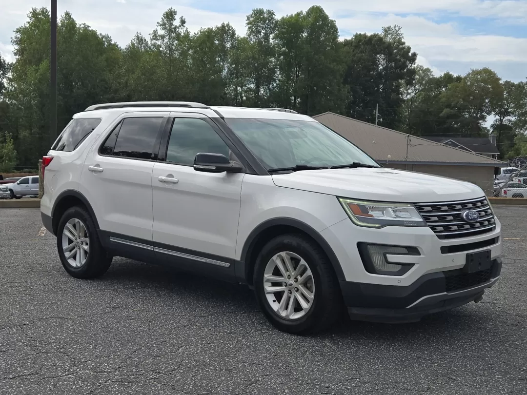 2017 Ford Explorer XLT (1FM5K7D84HG) with an Other engine, located at 3959 U.S. 80 W, Phenix City, AL, 36870, (334) 297-4885, 32.469296, -85.135185 - **Discover the 2017 Ford Explorer XLT: Your Perfect Adventure Companion!**<br /> <br /> Are you gearing up for family road trips or weekend getaways? The 2017 Ford Explorer XLT is designed to elevate your adventures, offering spacious comfort and advanced features that make every drive a pleasure. W - Photo#3