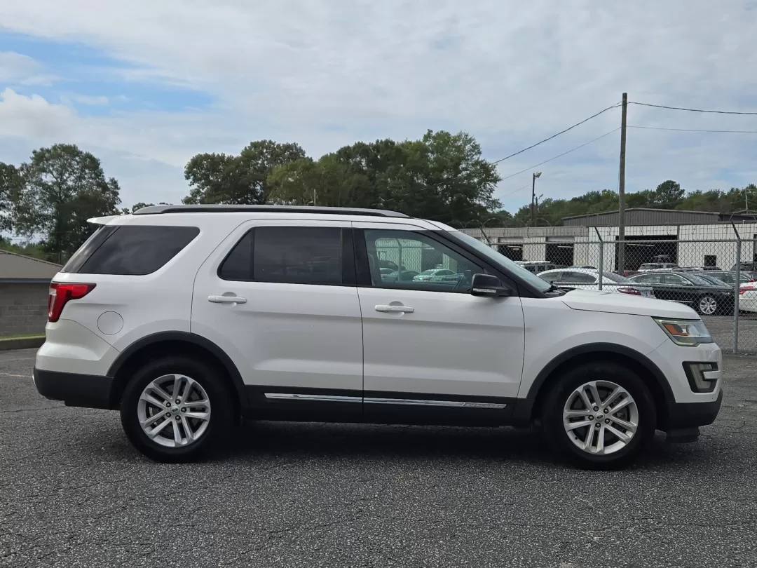 2017 Ford Explorer XLT (1FM5K7D84HG) with an Other engine, located at 3959 U.S. 80 W, Phenix City, AL, 36870, (334) 297-4885, 32.469296, -85.135185 - **Discover the 2017 Ford Explorer XLT: Your Perfect Adventure Companion!**<br /> <br /> Are you gearing up for family road trips or weekend getaways? The 2017 Ford Explorer XLT is designed to elevate your adventures, offering spacious comfort and advanced features that make every drive a pleasure. W - Photo#4