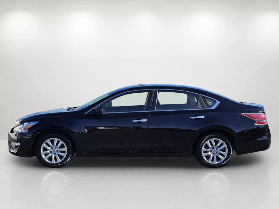 2015 /Charcoal Nissan Altima 2.5 S (1N4AL3AP1FC) with an Other engine, located at 804 22nd Ave, Phenix City, AL, 36870, (334) 297-1860, 32.484749, -85.024475 - Unlock the adventure of your daily drive with the 2015 Nissan Altima 2.5 S, a standout sedan designed for budget-conscious buyers and families alike! With its sleek Super Black exterior and spacious interior, this car is perfect for long commutes, school drop-offs, and weekend getaways. Whether you' - Photo#7