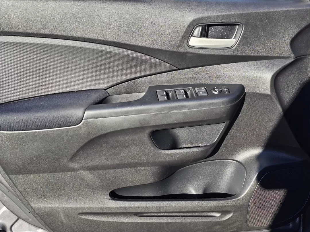 2015 Honda CR-V LX (5J6RM4H34FL) with an Other engine, located at 7000 Northlake Connector, Columbus, GA, 31904, (706) 987-8085, 32.524975, -84.978134 - Experience life on the go with the 2015 Honda CR-V LX, an ideal choice for families, commuters, and adventure-seekers alike. This versatile SUV is designed to accommodate all your lifestyle needs, whether you're juggling school drop-offs, long daily commutes, or weekend getaways. With its spacious i - Photo#8