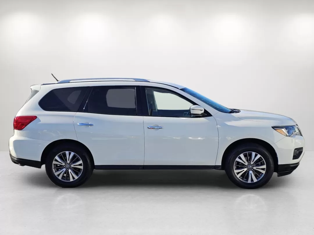 2017 Nissan Pathfinder SV (5N1DR2MM4HC) with an Other engine, located at 3959 U.S. 80 W, Phenix City, AL, 36870, (334) 297-4885, 32.469296, -85.135185 - **Adventure Awaits with the 2017 Nissan Pathfinder at Gils Auto!** <br /> <br /> Are you ready for your next family road trip or weekend adventure? The 2017 Nissan Pathfinder, available now at Gils Auto in Phenix City, AL, is your ideal companion for both everyday commutes and spontaneous excursions - Photo#4