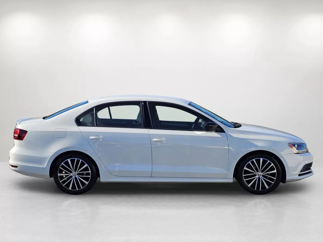 2016 Volkswagen Jetta 1.8T Sport (3VWD17AJ2GM) with an Other engine, located at 3959 U.S. 80 W, Phenix City, AL, 36870, (334) 297-4885, 32.469296, -85.135185 - **Experience the Road Ahead with This 2016 Volkswagen Jetta 1.8T Sport at Gils Auto Phenix City**<br /> <br /> Are you seeking a reliable and stylish sedan that fits seamlessly into your lifestyle? Whether you're commuting to work, running errands around Phenix City, or heading out on weekend adven - Photo#4