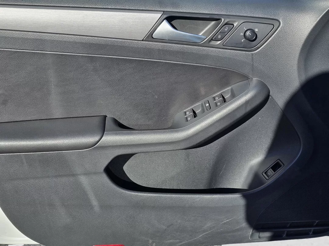 2016 Volkswagen Jetta 1.8T Sport (3VWD17AJ2GM) with an Other engine, located at 3959 U.S. 80 W, Phenix City, AL, 36870, (334) 297-4885, 32.469296, -85.135185 - **Experience the Road Ahead with This 2016 Volkswagen Jetta 1.8T Sport at Gils Auto Phenix City**<br /> <br /> Are you seeking a reliable and stylish sedan that fits seamlessly into your lifestyle? Whether you're commuting to work, running errands around Phenix City, or heading out on weekend adven - Photo#9