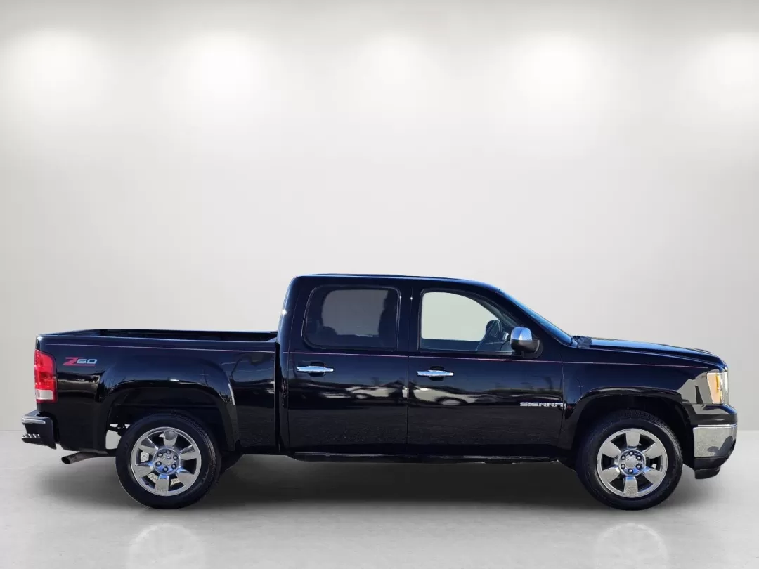 2011 /Ebony GMC Sierra 1500 SLE (3GTP1VE02BG) with an Other engine, located at 3959 U.S. 80 W, Phenix City, AL, 36870, (334) 297-4885, 32.469296, -85.135185 - Elevate your driving experience with the stunning 2011 GMC Sierra 1500 SLE, perfect for both work and play. Whether you're tackling a weekend project, heading out for a family road trip, or navigating your daily commute, this versatile crew cab pickup is designed to meet the demands of your busy lif - Photo#4