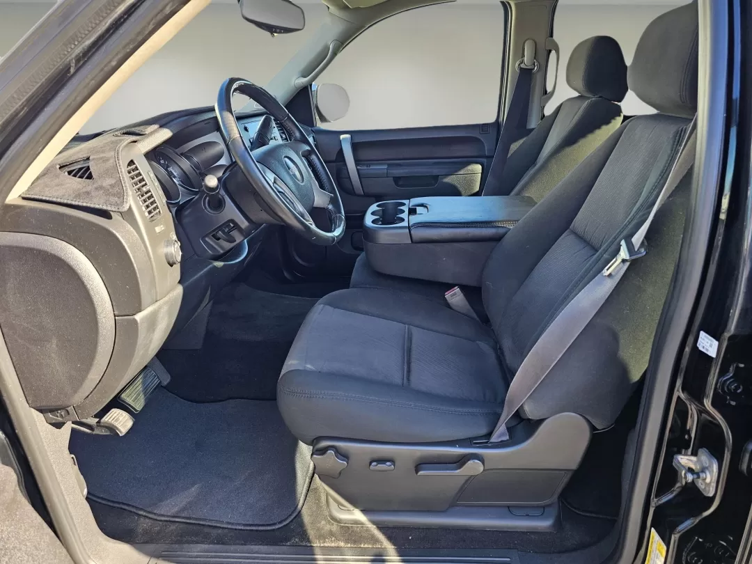 2011 /Ebony GMC Sierra 1500 SLE (3GTP1VE02BG) with an Other engine, located at 3959 U.S. 80 W, Phenix City, AL, 36870, (334) 297-4885, 32.469296, -85.135185 - Elevate your driving experience with the stunning 2011 GMC Sierra 1500 SLE, perfect for both work and play. Whether you're tackling a weekend project, heading out for a family road trip, or navigating your daily commute, this versatile crew cab pickup is designed to meet the demands of your busy lif - Photo#10