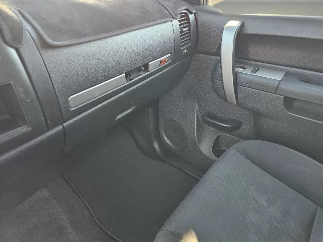 2011 /Ebony GMC Sierra 1500 SLE (3GTP1VE02BG) with an Other engine, located at 3959 U.S. 80 W, Phenix City, AL, 36870, (334) 297-4885, 32.469296, -85.135185 - Elevate your driving experience with the stunning 2011 GMC Sierra 1500 SLE, perfect for both work and play. Whether you're tackling a weekend project, heading out for a family road trip, or navigating your daily commute, this versatile crew cab pickup is designed to meet the demands of your busy lif - Photo#14
