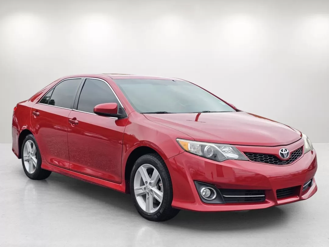 2014 Toyota Camry SE (4T1BF1FK2EU) with an Other engine, located at 3959 U.S. 80 W, Phenix City, AL, 36870, (334) 297-4885, 32.469296, -85.135185 - **Experience Comfort and Style with the 2014 Toyota Camry SE Perfect for Your Daily Commute!**<br /> <br /> Are you searching for a reliable sedan that combines style, functionality, and affordability? Look no further than this stunning 2014 Toyota Camry SE, available now at Gils Auto in Phenix Cit - Photo#3