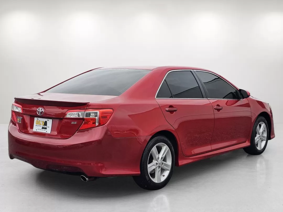 2014 Toyota Camry SE (4T1BF1FK2EU) with an Other engine, located at 3959 U.S. 80 W, Phenix City, AL, 36870, (334) 297-4885, 32.469296, -85.135185 - **Experience Comfort and Style with the 2014 Toyota Camry SE Perfect for Your Daily Commute!**<br /> <br /> Are you searching for a reliable sedan that combines style, functionality, and affordability? Look no further than this stunning 2014 Toyota Camry SE, available now at Gils Auto in Phenix Cit - Photo#5