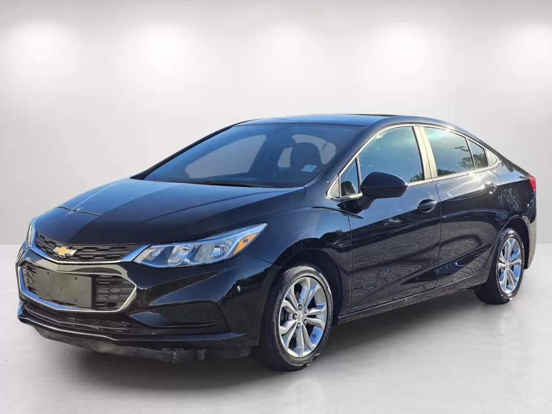 2019 Chevrolet Cruze LS photo 2