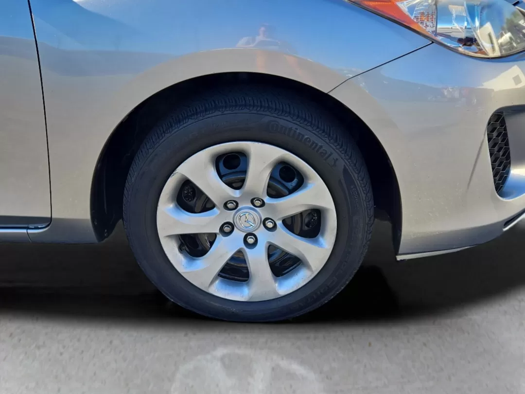 2013 Mazda Mazda3 i Sport (JM1BL1U79D1) with an Other engine, located at 1430 Gateway Drive, Opelika, AL, 36801, (334) 239-0944, 32.637871, -85.409790 - **Discover Your Next Adventure with the 2013 Mazda3 i Sport at Gils Auto!**<br /> <br /> Are you ready to elevate your daily commute or embark on weekend adventures? Look no further than this 2013 Mazda3 i Sport, available now at Gils Auto in Phenix City, AL. Designed for budget-conscious buyers, th - Photo#2