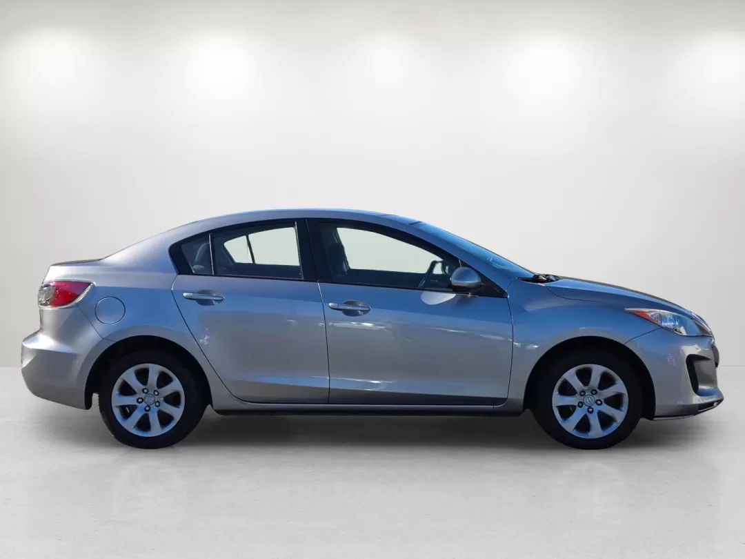 2013 Mazda Mazda3 i Sport (JM1BL1U79D1) with an Other engine, located at 1430 Gateway Drive, Opelika, AL, 36801, (334) 239-0944, 32.637871, -85.409790 - **Discover Your Next Adventure with the 2013 Mazda3 i Sport at Gils Auto!**<br /> <br /> Are you ready to elevate your daily commute or embark on weekend adventures? Look no further than this 2013 Mazda3 i Sport, available now at Gils Auto in Phenix City, AL. Designed for budget-conscious buyers, th - Photo#4