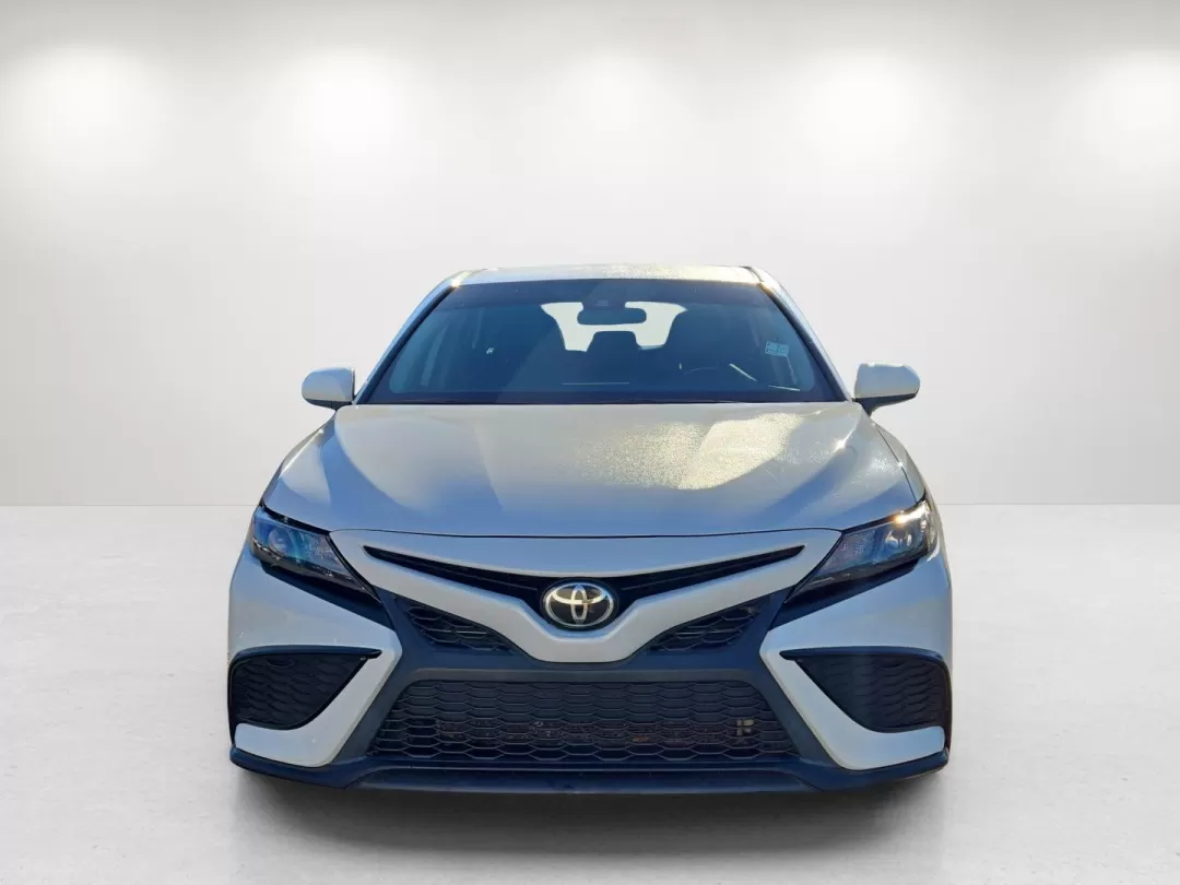 2021 Toyota Camry SE (4T1G11AK7MU) with an Other engine, located at 3959 U.S. 80 W, Phenix City, AL, 36870, (334) 297-4885, 32.469296, -85.135185 - Are you dreaming of a vehicle that combines style, reliability, and outstanding performance for weekend adventures or daily commutes? Look no further than this stunning 2021 Toyota Camry, available now at Gils Auto in Phenix City, AL. With a sleek white exterior, this four-door sedan perfectly balan - Photo#1