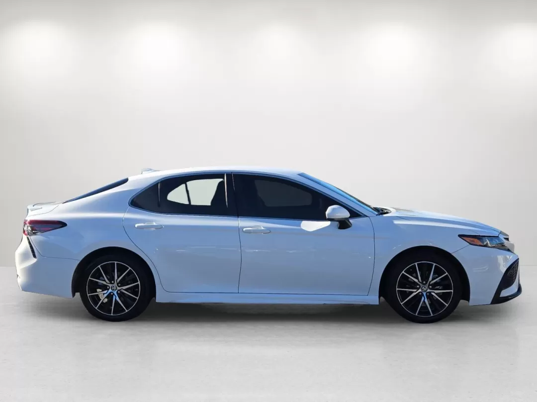 2021 Toyota Camry SE (4T1G11AK7MU) with an Other engine, located at 3959 U.S. 80 W, Phenix City, AL, 36870, (334) 297-4885, 32.469296, -85.135185 - Are you dreaming of a vehicle that combines style, reliability, and outstanding performance for weekend adventures or daily commutes? Look no further than this stunning 2021 Toyota Camry, available now at Gils Auto in Phenix City, AL. With a sleek white exterior, this four-door sedan perfectly balan - Photo#4