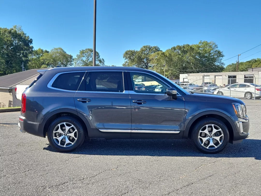 2020 /Black Kia Telluride EX (5XYP34HC5LG) with an Other engine, located at 3959 U.S. 80 W, Phenix City, AL, 36870, (334) 297-4885, 32.469296, -85.135185 - **Discover the Perfect Family SUV: 2020 Kia Telluride EX at Gils Auto - Phenix City!**<br /> <br /> Are you on the lookout for a versatile and spacious SUV that can accommodate your growing family while also providing a comfortable ride for your daily commutes? The 2020 Kia Telluride EX is the ideal - Photo#4