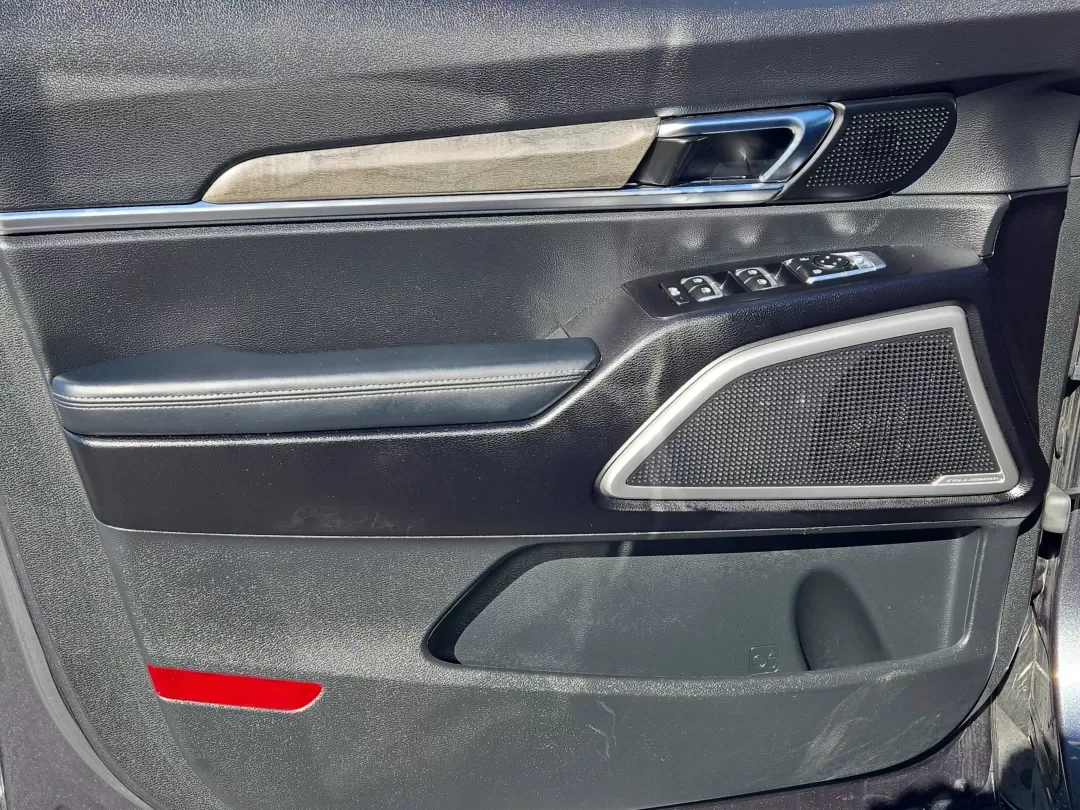 2020 /Black Kia Telluride EX (5XYP34HC5LG) with an Other engine, located at 3959 U.S. 80 W, Phenix City, AL, 36870, (334) 297-4885, 32.469296, -85.135185 - **Discover the Perfect Family SUV: 2020 Kia Telluride EX at Gils Auto - Phenix City!**<br /> <br /> Are you on the lookout for a versatile and spacious SUV that can accommodate your growing family while also providing a comfortable ride for your daily commutes? The 2020 Kia Telluride EX is the ideal - Photo#9