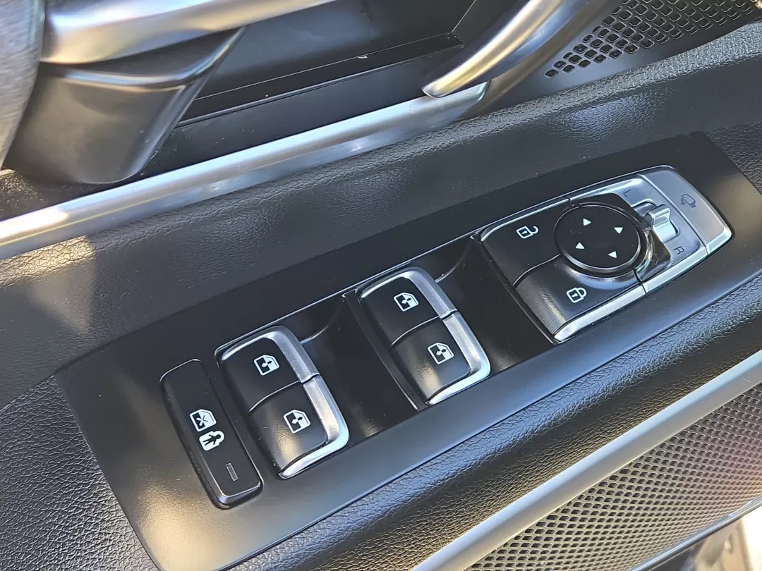 2020 /Black Kia Telluride EX (5XYP34HC5LG) with an Other engine, located at 3959 U.S. 80 W, Phenix City, AL, 36870, (334) 297-4885, 32.469296, -85.135185 - **Discover the Perfect Family SUV: 2020 Kia Telluride EX at Gils Auto - Phenix City!**<br /> <br /> Are you on the lookout for a versatile and spacious SUV that can accommodate your growing family while also providing a comfortable ride for your daily commutes? The 2020 Kia Telluride EX is the ideal - Photo#10