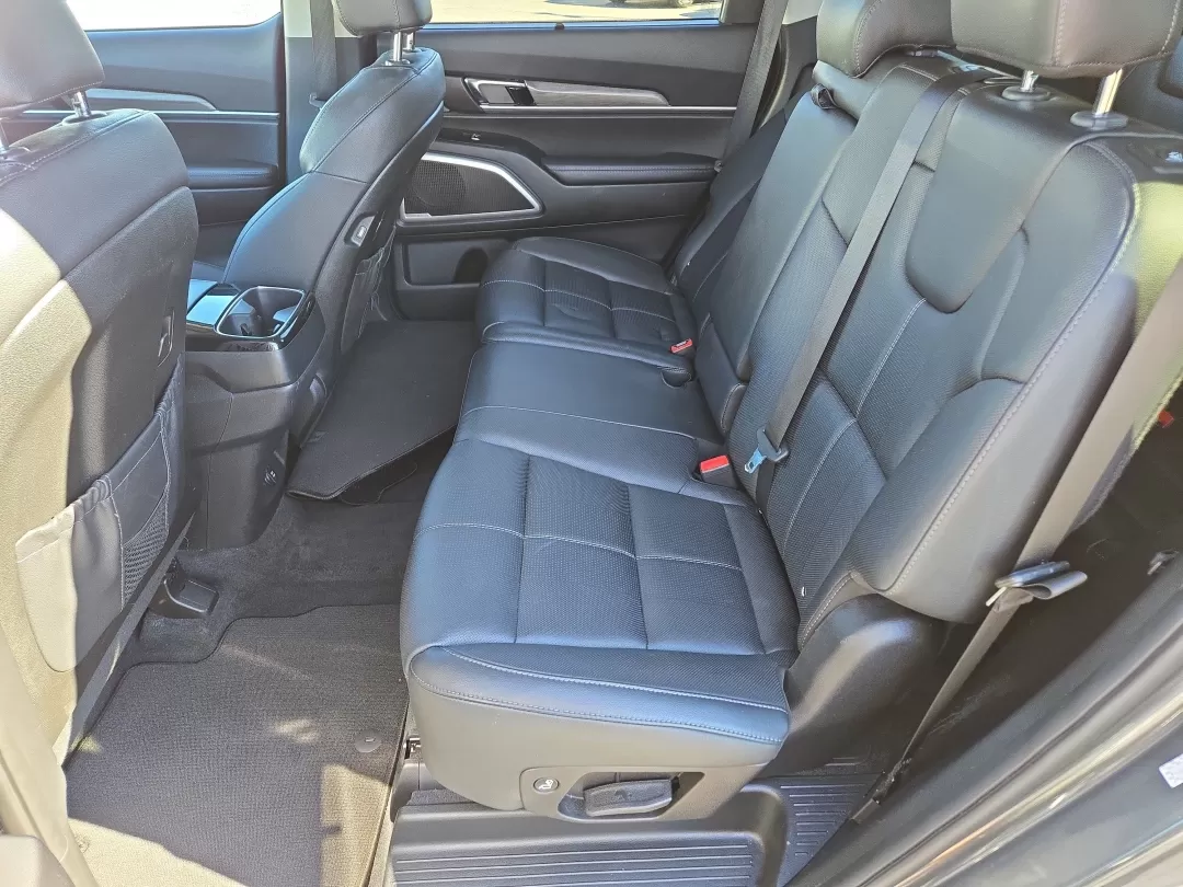 2020 /Black Kia Telluride EX (5XYP34HC5LG) with an Other engine, located at 3959 U.S. 80 W, Phenix City, AL, 36870, (334) 297-4885, 32.469296, -85.135185 - **Discover the Perfect Family SUV: 2020 Kia Telluride EX at Gils Auto - Phenix City!**<br /> <br /> Are you on the lookout for a versatile and spacious SUV that can accommodate your growing family while also providing a comfortable ride for your daily commutes? The 2020 Kia Telluride EX is the ideal - Photo#12