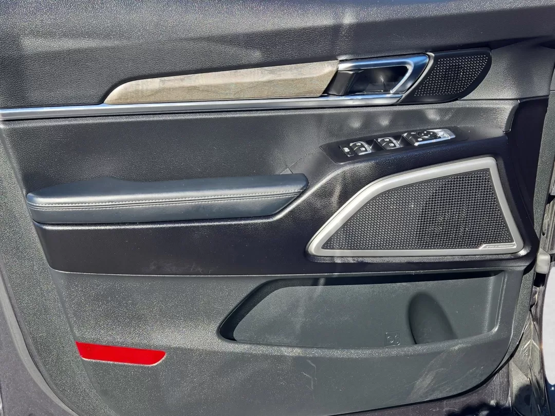 2020 /Black Kia Telluride EX (5XYP34HC5LG) with an Other engine, located at 5115 14th Ave., Columbus, GA, 31904, (706) 323-0345, 32.511494, -84.971046 - **Discover the Perfect Family SUV: 2020 Kia Telluride EX at Gils Auto - Phenix City!**<br /> <br /> Are you on the lookout for a versatile and spacious SUV that can accommodate your growing family while also providing a comfortable ride for your daily commutes? The 2020 Kia Telluride EX is the ideal - Photo#9