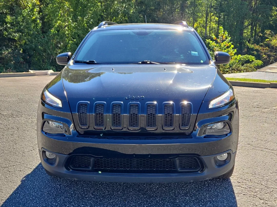 2018 /Black Jeep Cherokee Latitude (1C4PJLCB0JD) with an Other engine, located at 3959 U.S. 80 W, Phenix City, AL, 36870, (334) 297-4885, 32.469296, -85.135185 - Discover the perfect blend of style, comfort, and capability with this 2018 Jeep Cherokee Latitude, ideal for growing families, weekend adventurers, and commuters alike. This versatile crossover not only excels in daily driving but is also equipped to handle all your family outings or road trips, en - Photo#1