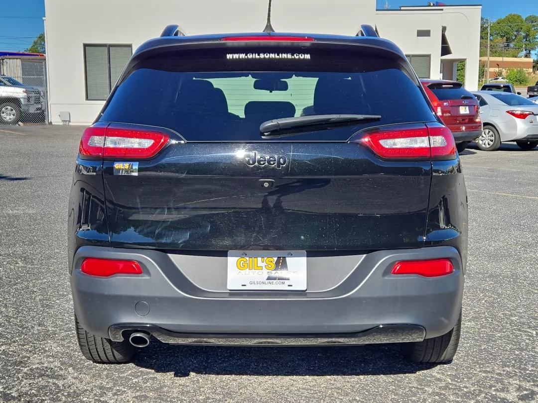 2018 /Black Jeep Cherokee Latitude (1C4PJLCB0JD) with an Other engine, located at 3959 U.S. 80 W, Phenix City, AL, 36870, (334) 297-4885, 32.469296, -85.135185 - Discover the perfect blend of style, comfort, and capability with this 2018 Jeep Cherokee Latitude, ideal for growing families, weekend adventurers, and commuters alike. This versatile crossover not only excels in daily driving but is also equipped to handle all your family outings or road trips, en - Photo#6