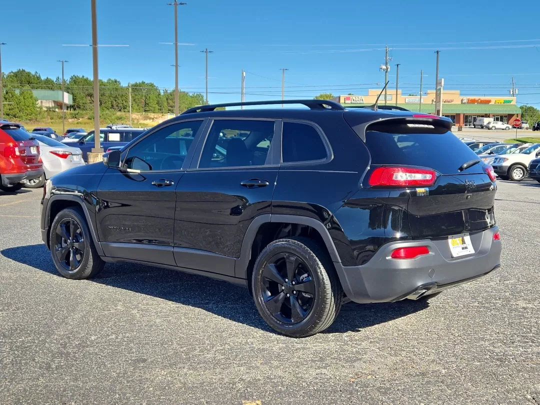 2018 /Black Jeep Cherokee Latitude (1C4PJLCB0JD) with an Other engine, located at 3959 U.S. 80 W, Phenix City, AL, 36870, (334) 297-4885, 32.469296, -85.135185 - Discover the perfect blend of style, comfort, and capability with this 2018 Jeep Cherokee Latitude, ideal for growing families, weekend adventurers, and commuters alike. This versatile crossover not only excels in daily driving but is also equipped to handle all your family outings or road trips, en - Photo#7
