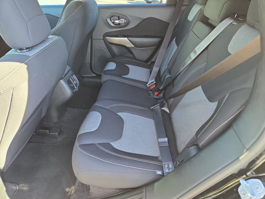 2018 /Black Jeep Cherokee Latitude (1C4PJLCB0JD) with an Other engine, located at 3959 U.S. 80 W, Phenix City, AL, 36870, (334) 297-4885, 32.469296, -85.135185 - Discover the perfect blend of style, comfort, and capability with this 2018 Jeep Cherokee Latitude, ideal for growing families, weekend adventurers, and commuters alike. This versatile crossover not only excels in daily driving but is also equipped to handle all your family outings or road trips, en - Photo#12