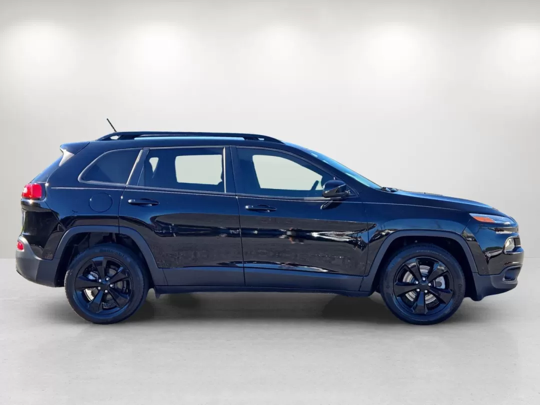 2018 /Black Jeep Cherokee Latitude (1C4PJLCB0JD) with an Other engine, located at 7000 Northlake Connector, Columbus, GA, 31904, (706) 987-8085, 32.524975, -84.978134 - Discover the perfect blend of style, comfort, and capability with this 2018 Jeep Cherokee Latitude, ideal for growing families, weekend adventurers, and commuters alike. This versatile crossover not only excels in daily driving but is also equipped to handle all your family outings or road trips, en - Photo#4