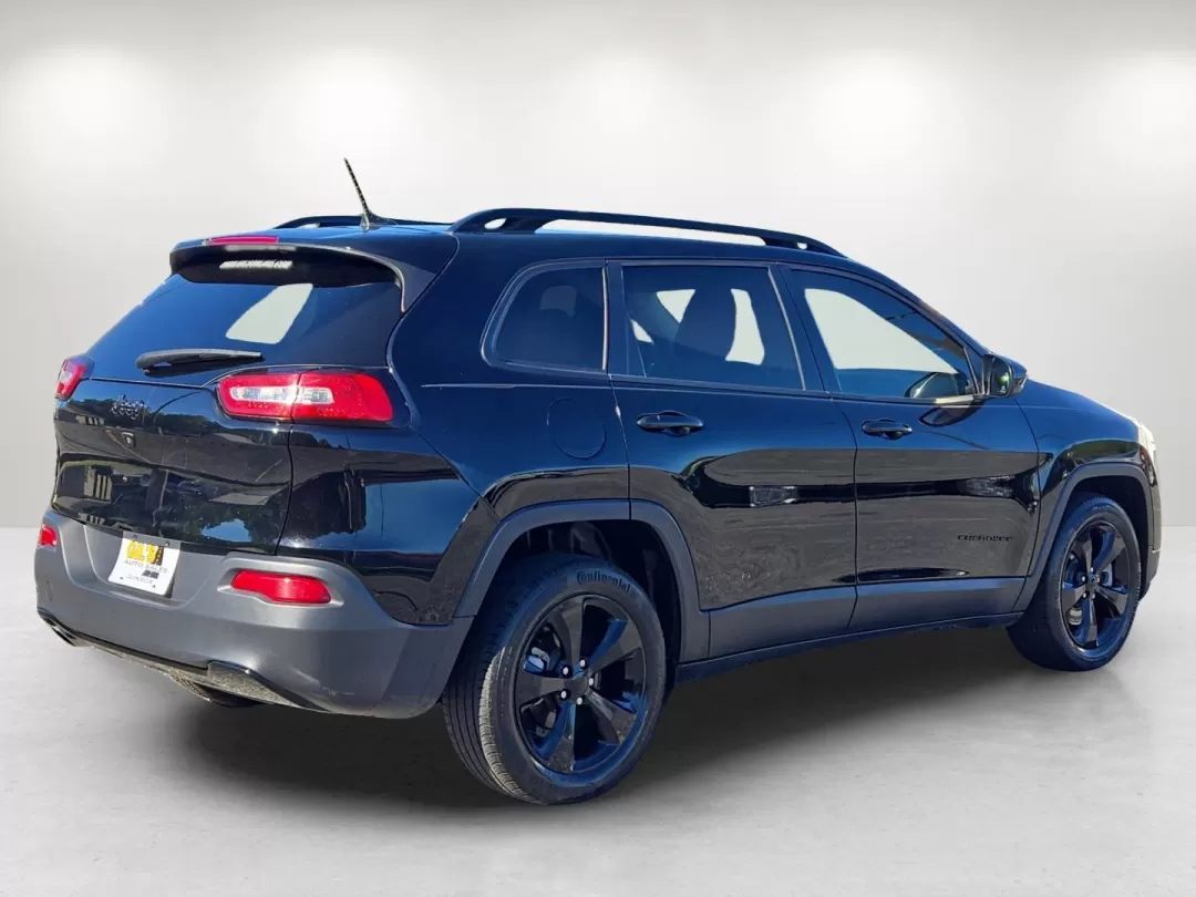 2018 /Black Jeep Cherokee Latitude (1C4PJLCB0JD) with an Other engine, located at 7000 Northlake Connector, Columbus, GA, 31904, (706) 987-8085, 32.524975, -84.978134 - Discover the perfect blend of style, comfort, and capability with this 2018 Jeep Cherokee Latitude, ideal for growing families, weekend adventurers, and commuters alike. This versatile crossover not only excels in daily driving but is also equipped to handle all your family outings or road trips, en - Photo#5