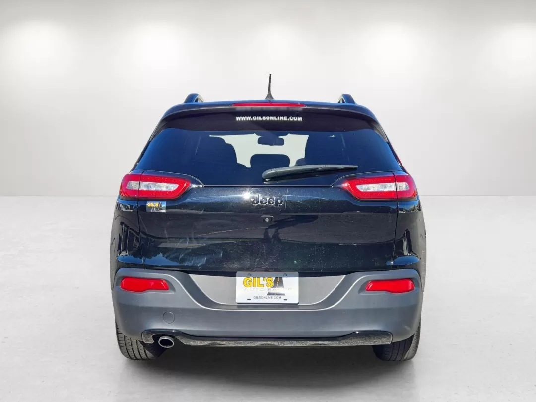 2018 /Black Jeep Cherokee Latitude (1C4PJLCB0JD) with an Other engine, located at 7000 Northlake Connector, Columbus, GA, 31904, (706) 987-8085, 32.524975, -84.978134 - Discover the perfect blend of style, comfort, and capability with this 2018 Jeep Cherokee Latitude, ideal for growing families, weekend adventurers, and commuters alike. This versatile crossover not only excels in daily driving but is also equipped to handle all your family outings or road trips, en - Photo#6