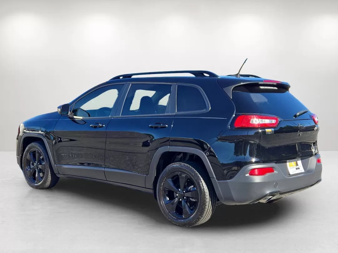 2018 /Black Jeep Cherokee Latitude (1C4PJLCB0JD) with an Other engine, located at 7000 Northlake Connector, Columbus, GA, 31904, (706) 987-8085, 32.524975, -84.978134 - Discover the perfect blend of style, comfort, and capability with this 2018 Jeep Cherokee Latitude, ideal for growing families, weekend adventurers, and commuters alike. This versatile crossover not only excels in daily driving but is also equipped to handle all your family outings or road trips, en - Photo#7