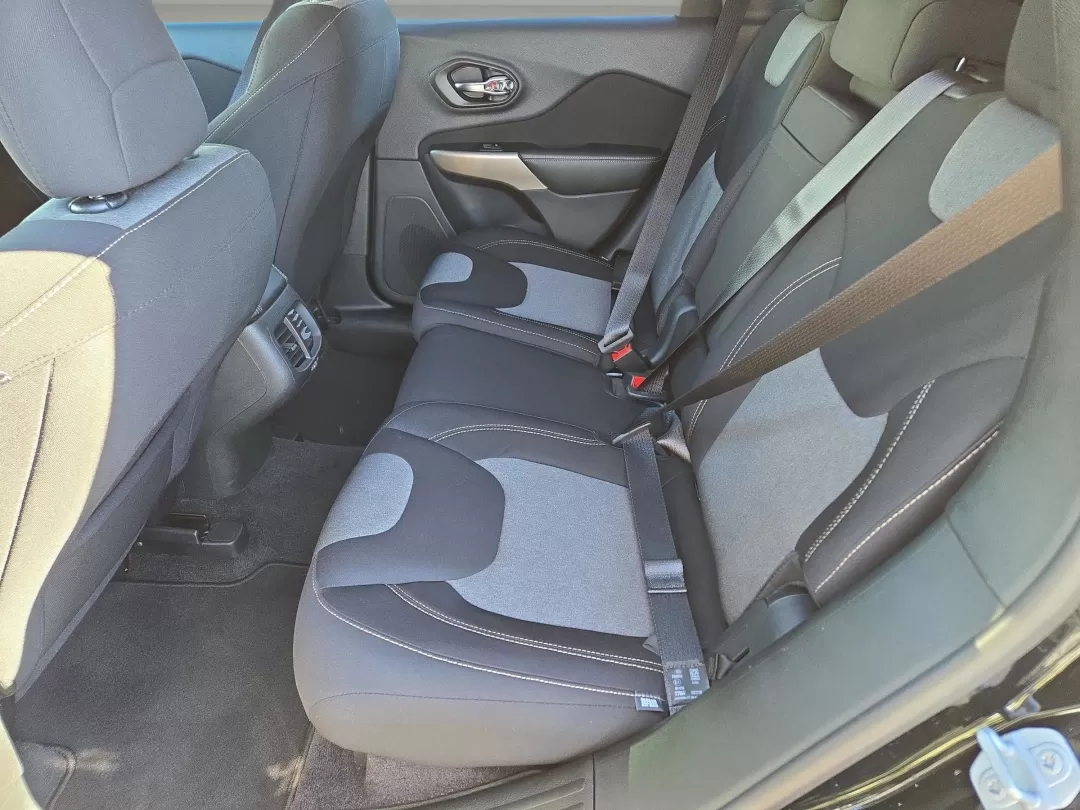 2018 /Black Jeep Cherokee Latitude (1C4PJLCB0JD) with an Other engine, located at 7000 Northlake Connector, Columbus, GA, 31904, (706) 987-8085, 32.524975, -84.978134 - Discover the perfect blend of style, comfort, and capability with this 2018 Jeep Cherokee Latitude, ideal for growing families, weekend adventurers, and commuters alike. This versatile crossover not only excels in daily driving but is also equipped to handle all your family outings or road trips, en - Photo#12