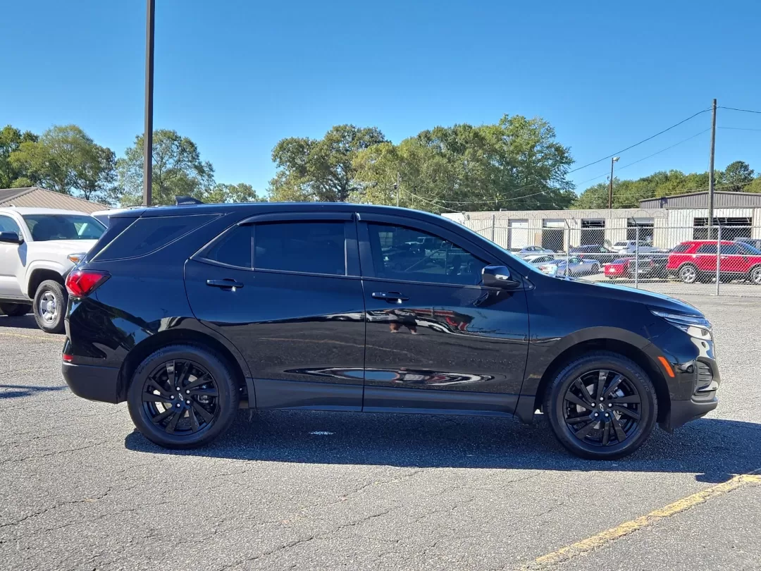 2024 /Medium Ash Gray Chevrolet Equinox LS (3GNAXHEG5RL) with an Other engine, located at 3959 U.S. 80 W, Phenix City, AL, 36870, (334) 297-4885, 32.469296, -85.135185 - Are you ready to elevate your daily commute or embark on weekend adventures? The 2024 Chevrolet Equinox LS, available at Gils Auto in Phenix City, AL, is the perfect blend of style, comfort, and functionality. Whether you're a growing family seeking a spacious SUV or a budget-conscious buyer looking - Photo#4